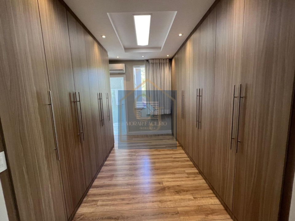 Imagens do imóveis Casa em Condomínio com 4 Suítes sendo 1 Master com Closet, Piscina, Churrasqueira, Escritório