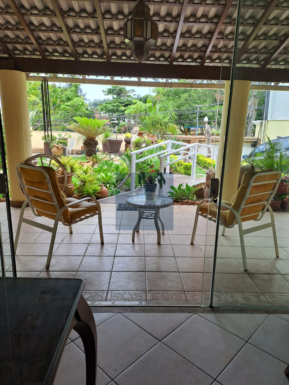 Imagens do imóveis Casa Duplex em Condomínio - 4 Quartos sendo 2 Suítes com Closet;  Piscina com Cascata, Jatão e Hidromassagem; Churrasqueira; Sauna; Jardim; Espaç