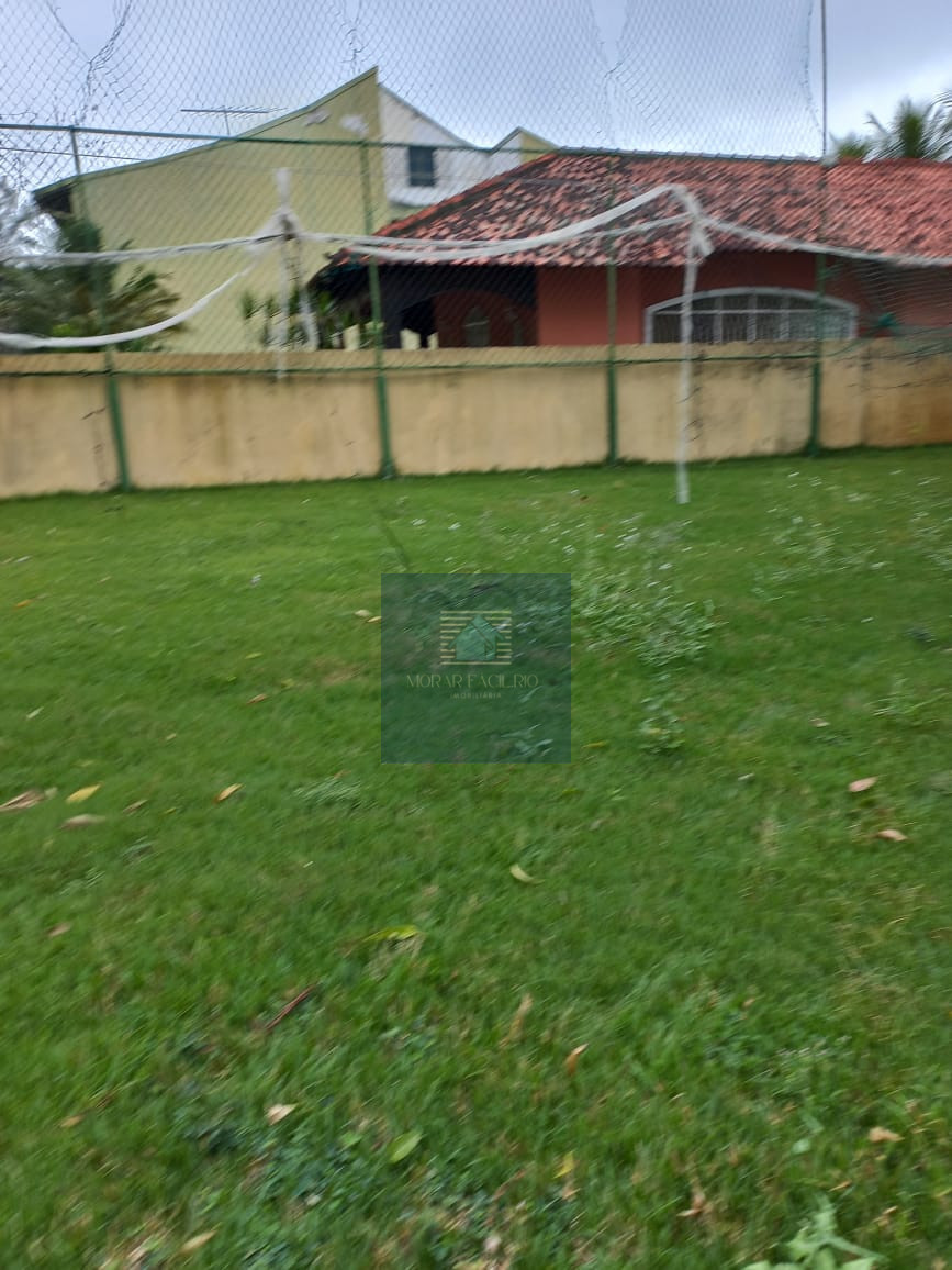 Imagens do imóveis Casa simples em terreno de plano de 750m2 em Condomínio de alto padrão.