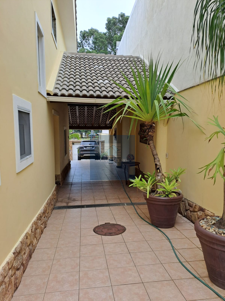 Imagens do imóveis Casa Duplex em Condomínio - 4 Quartos sendo 2 Suítes com Closet;  Piscina com Cascata, Jatão e Hidromassagem; Churrasqueira; Sauna; Jardim; Espaç