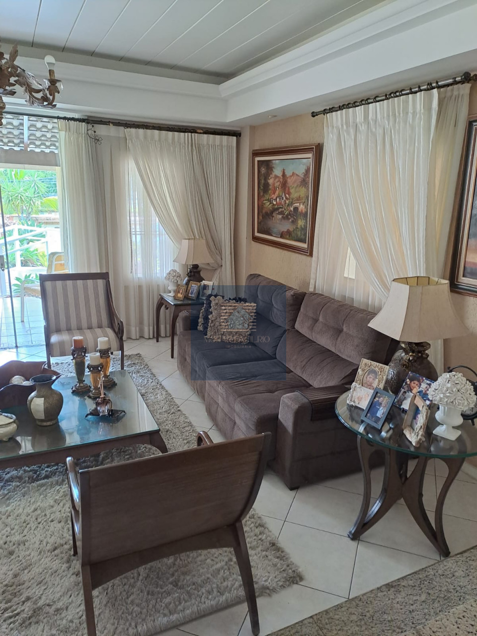 Imagens do imóveis Casa Duplex em Condomínio - 4 Quartos sendo 2 Suítes com Closet;  Piscina com Cascata, Jatão e Hidromassagem; Churrasqueira; Sauna; Jardim; Espaç