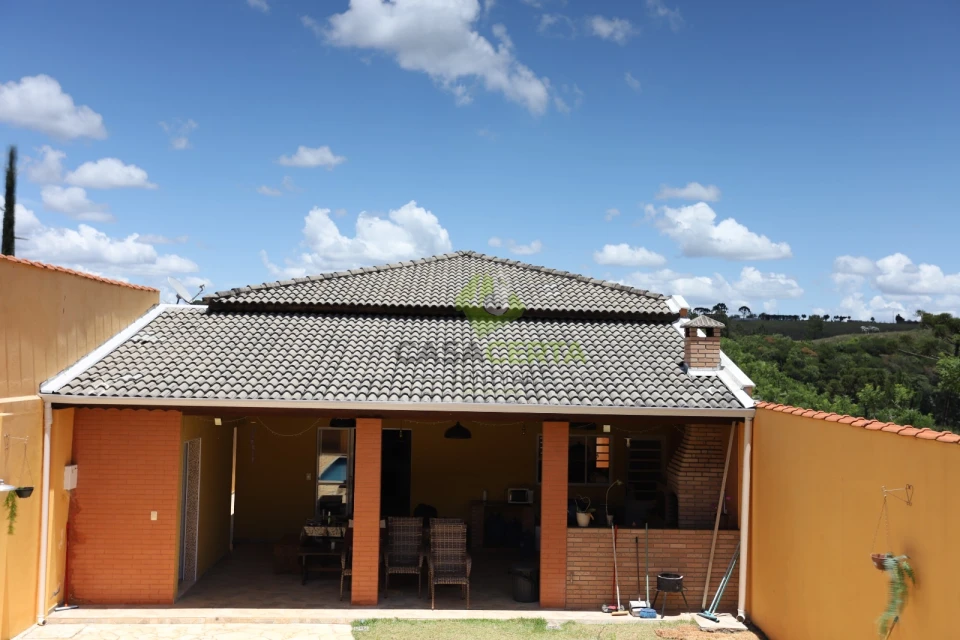 Venda de Chácara em Jarinu – Ideal para Lazer ou Moradia com 4 Quartos sendo 3 Suítes