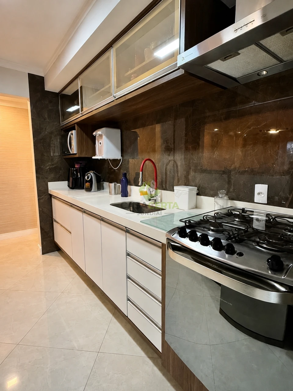 APARTAMENTO AMPLO EM JUNDIAÍ | 77m², VARANDA GOURMET E 2 VAGAS!
