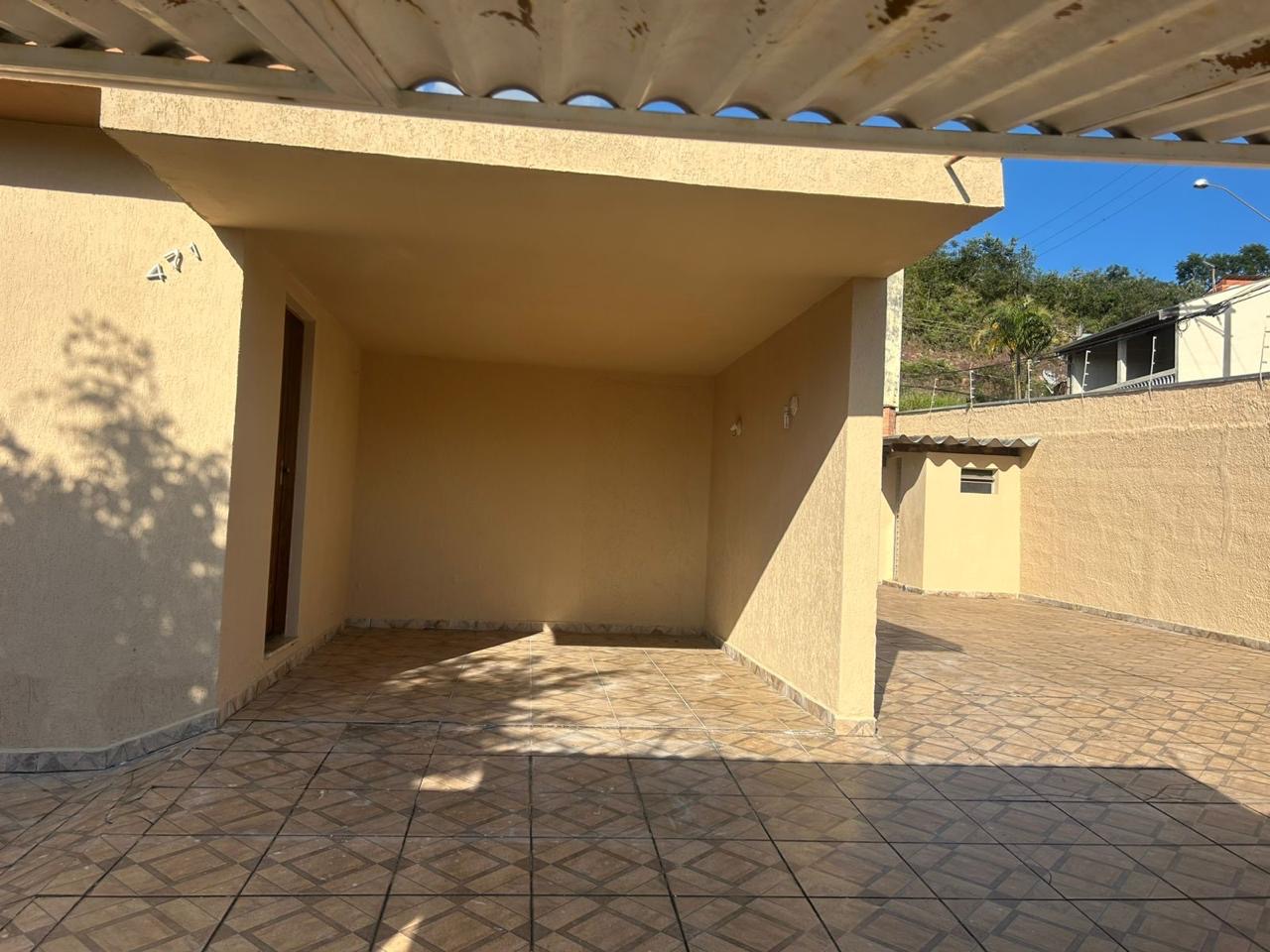 Imagens do imóveis CASA TÉRREA DE ESQUINA À VENDA EM VÁRZEA PAULISTA | 3 DORMITÓRIOS | QUINTAL AMPLO | ACEITA FINANCIAMENTO