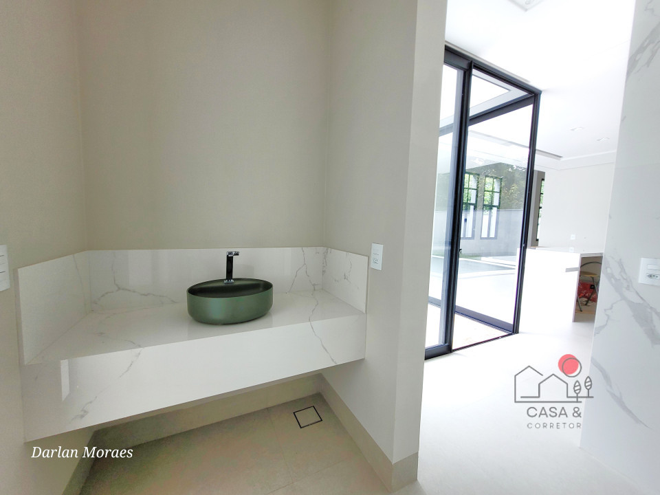 Imagens do imóveis Alphaville Manaus 1, casa  duplex 4 quartos (3 suítes) à venda em Ponta Negra, Manaus-AM;