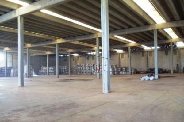 Barracao comercial com pátio e estrutura logística à venda no Jardim Rosicler, Londrina Barracao comercial com pátio e estrutura logística à venda no Jardim Rosicler, Londrina