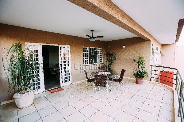 Casa à venda - Bairro Jardim Alpes em Londrina Casa à venda - Bairro Jardim Alpes em Londrina