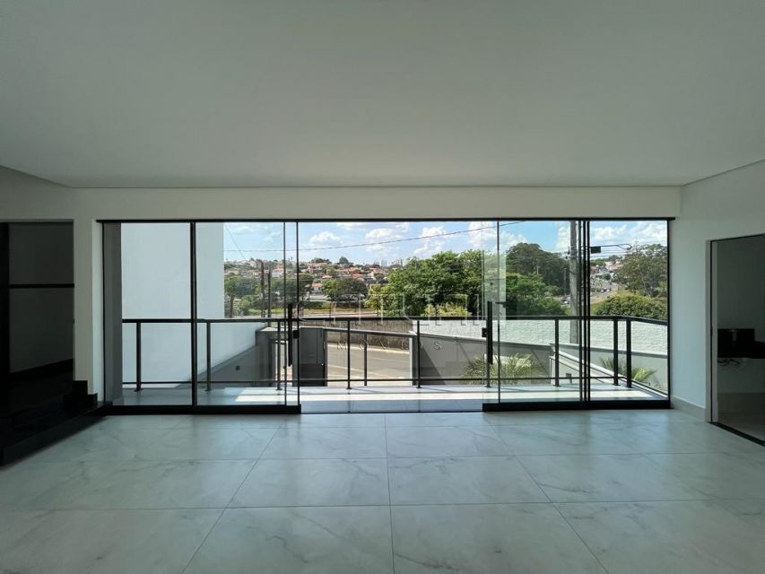 Casa Sobrado à venda - Bairro Universitário, Londrina Casa Sobrado à venda - Bairro Universitário, Londrina