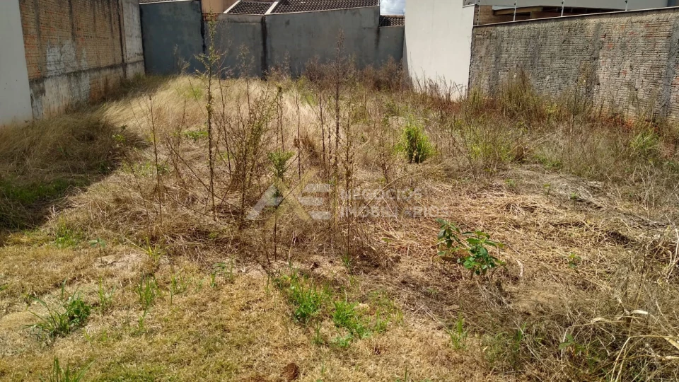 Terreno a venda no Residencial Maria Flora