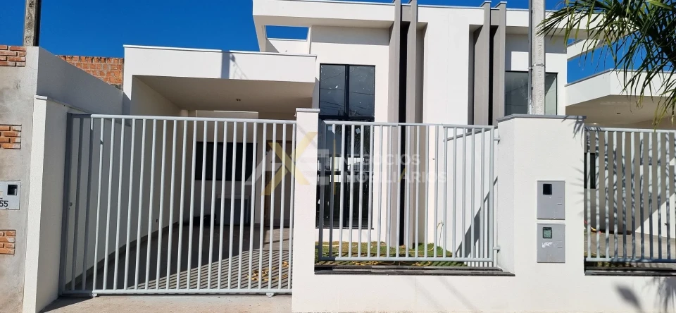 CASA GEMINADA À VENDA 2 QUARTOS