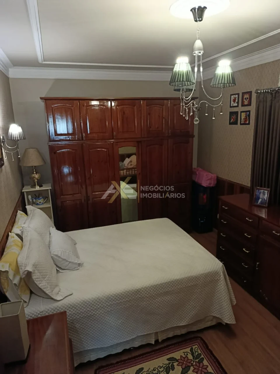 CASA COM PLANEJADOS E SUÍTE