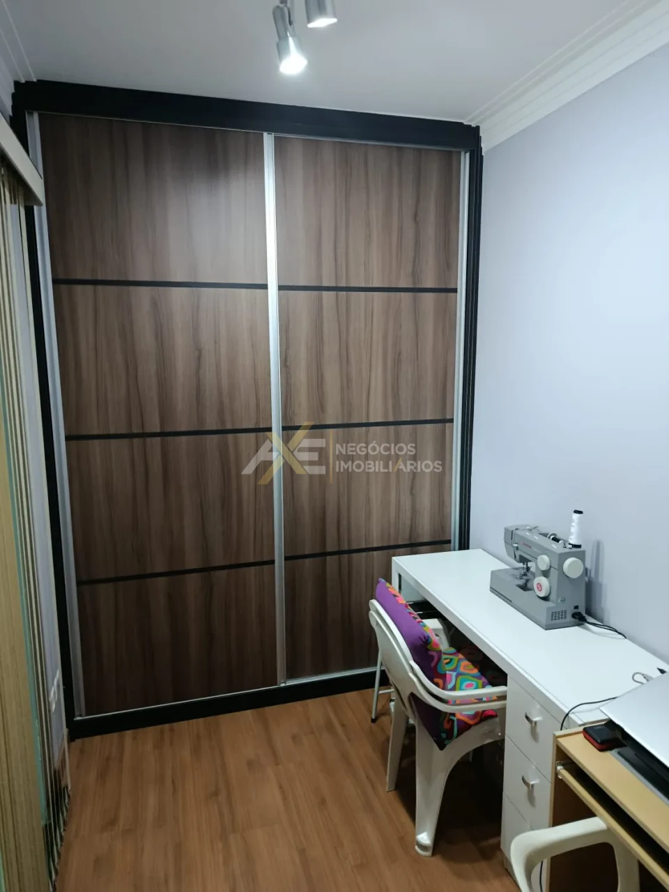 CASA COM PLANEJADOS E SUÍTE