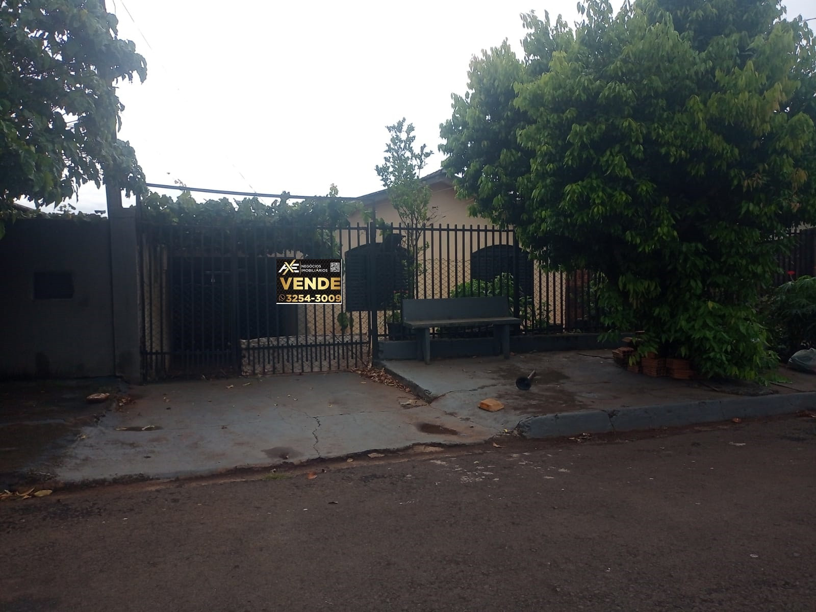 Oportunidade  Casa com Edicula no fundo a Venda no Jardim Taroba Cambe Pr.