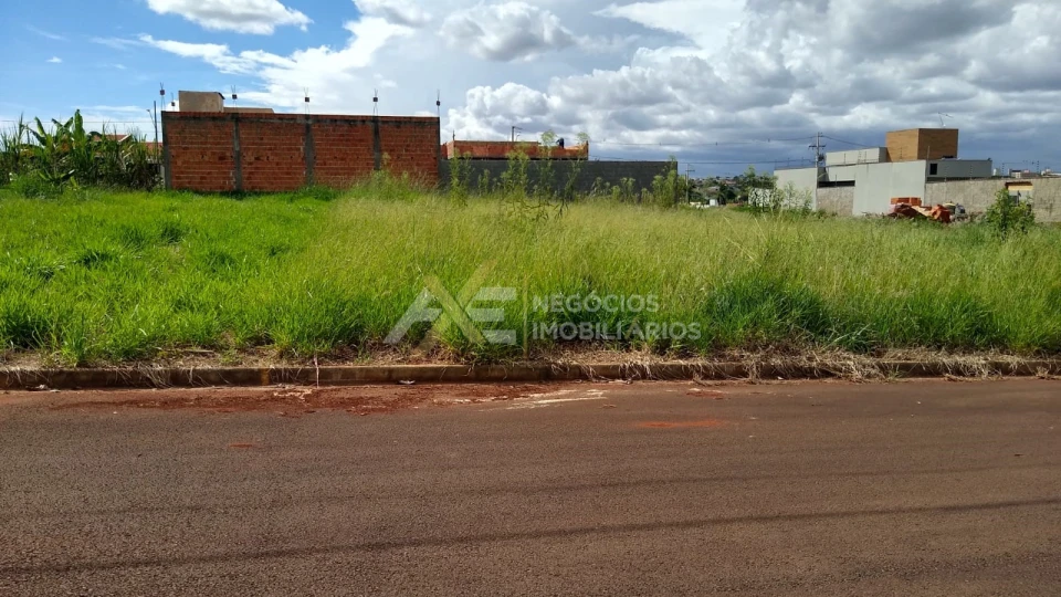 Venda de terreno no Residencial Portal do Lago