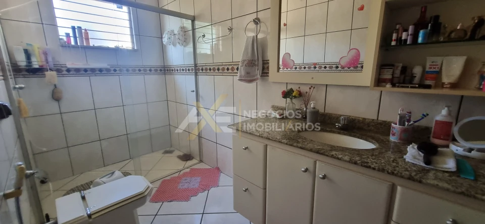 CASA À VENDA NO CAMBÉ II , COM 3 QUARTOS (SENDO 2 SUÍTE)