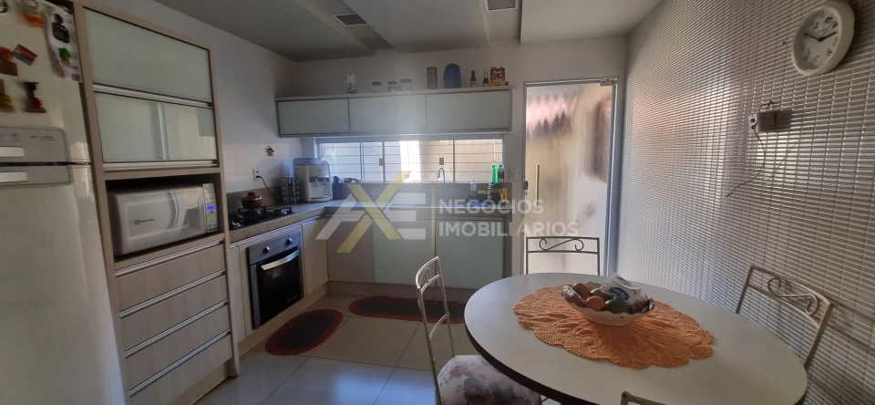 CASA À VENDA NO CAMBÉ II , COM 3 QUARTOS (SENDO 2 SUÍTE)
