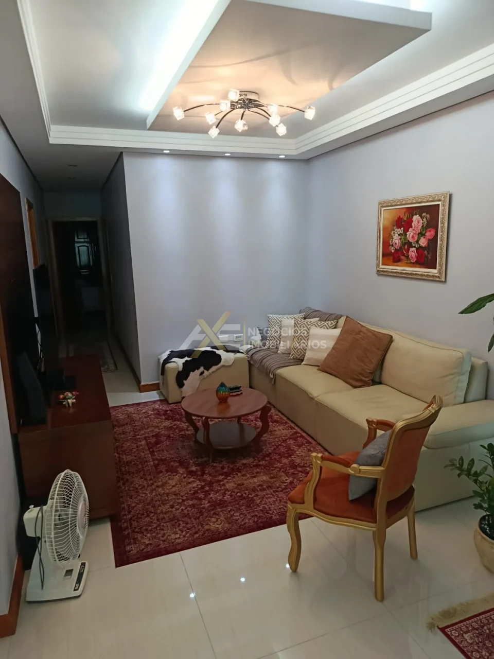 CASA COM PLANEJADOS E SUÍTE