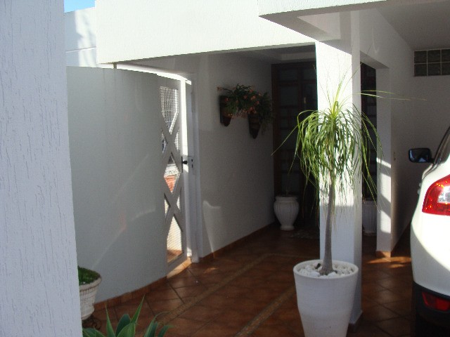 Casa a Venda de Alto Padrão no Parque Sella com Piscina, em Cambé, Pr - foto 19