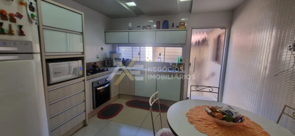 CASA À VENDA NO CAMBÉ II , COM 3 QUARTOS (SENDO 2 SUÍTE)