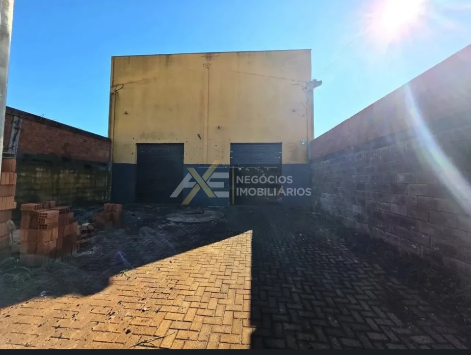Barracão a Venda com 220 m2 de construção na Zona Norte em Londrina, Pr.
