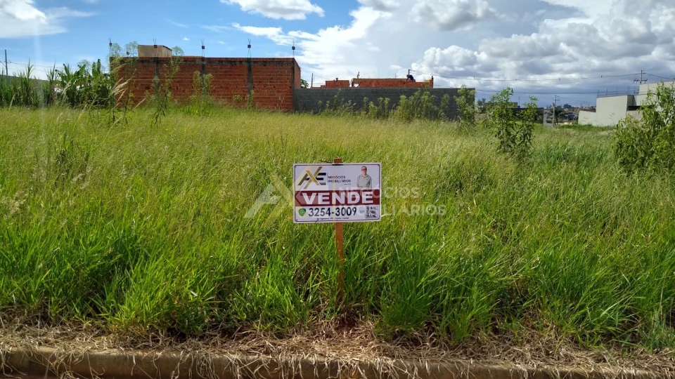 Venda de terreno no Residencial Portal do Lago