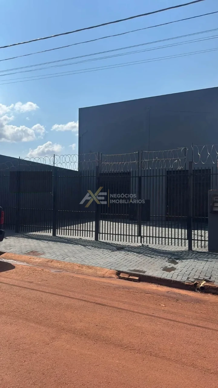 Barracão a Venda com 220 m2 de construção na Zona Norte em Londrina, Pr. - Jardim Padovani, Londrina