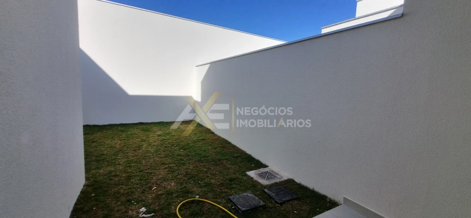 CASA GEMINADA À VENDA 2 QUARTOS