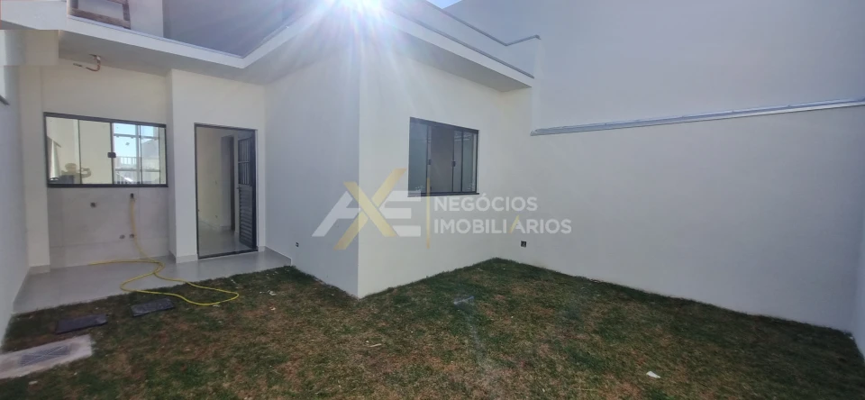 CASA GEMINADA À VENDA 2 QUARTOS
