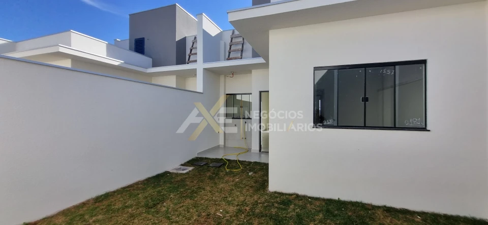 CASA GEMINADA À VENDA 2 QUARTOS