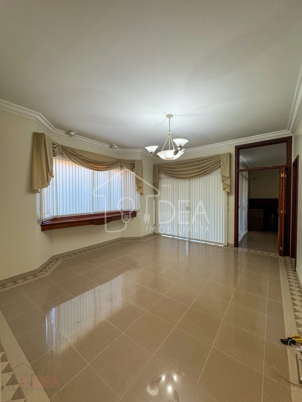 Imagens do imóveis Casa com 3 suítes (sendo 1 master com closet e banheira)  Jardim Europa