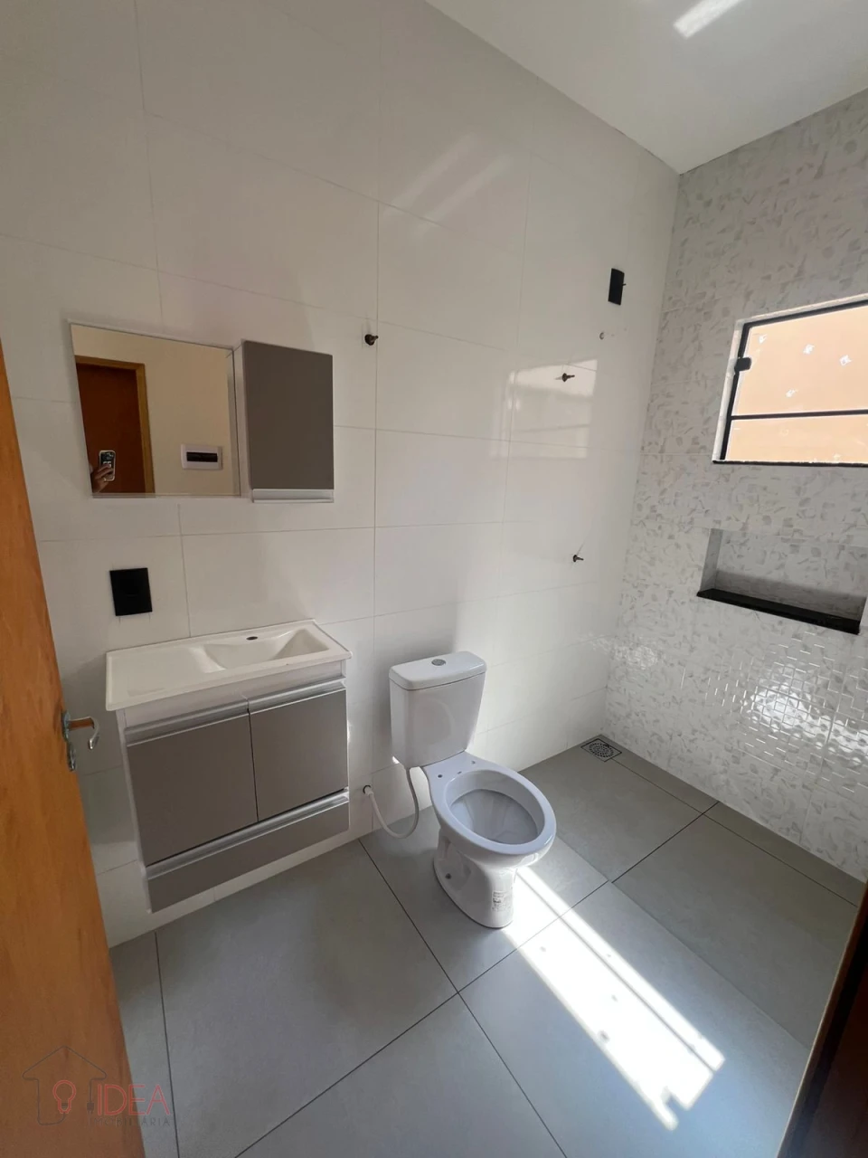 Imagens do imóveis CASA COM 2 DORMITÓRIOS E 1 BANHEIRO - VILA SILVESTRE