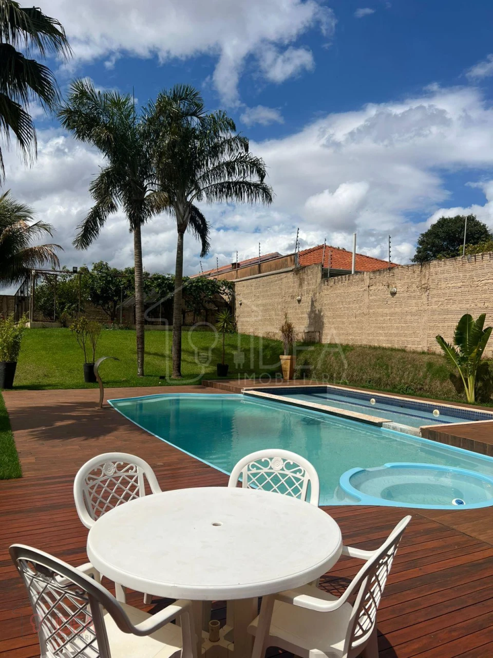 Imagens do imóveis Chácara com 1 suíte - Cândido Mota