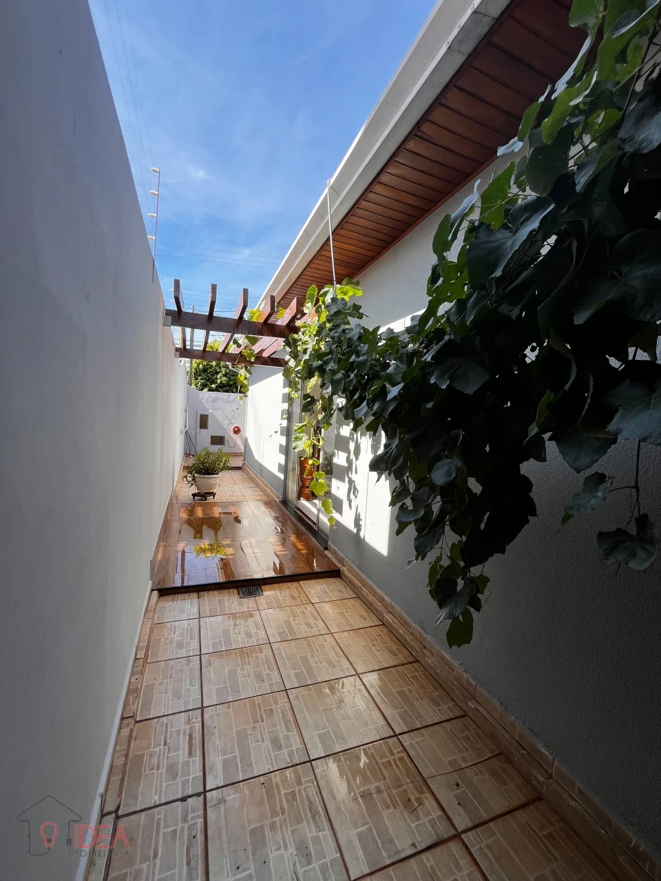 Casa com 3 dormitórios sendo 1 Suíte - Vila Ribeiro