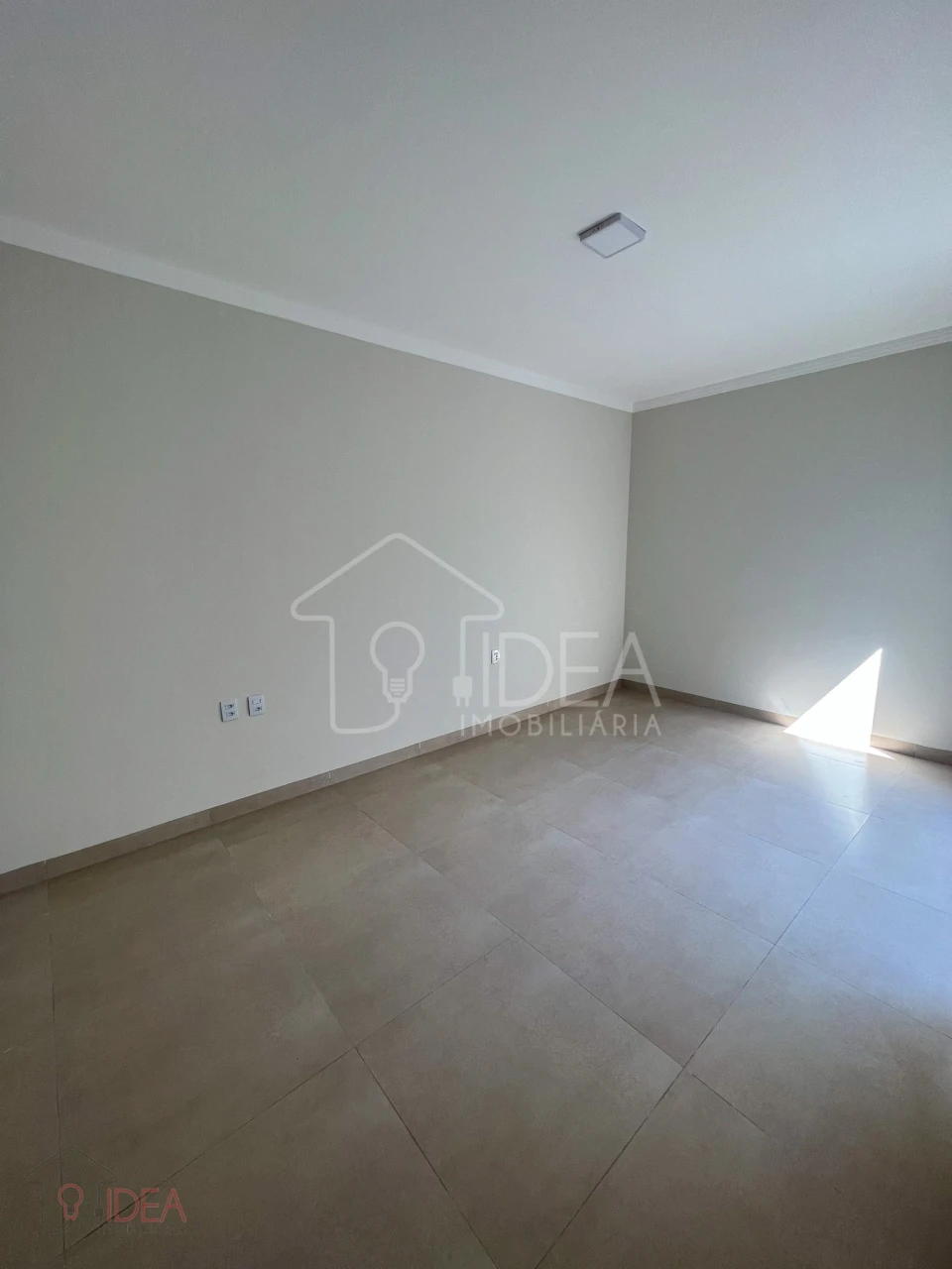 Casa com 3 dormitórios sendo 1 suíte - Jardim Paraná