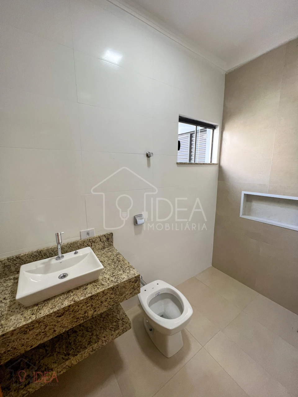 Casa com 3 dormitórios sendo 1 suíte - Jardim Paraná