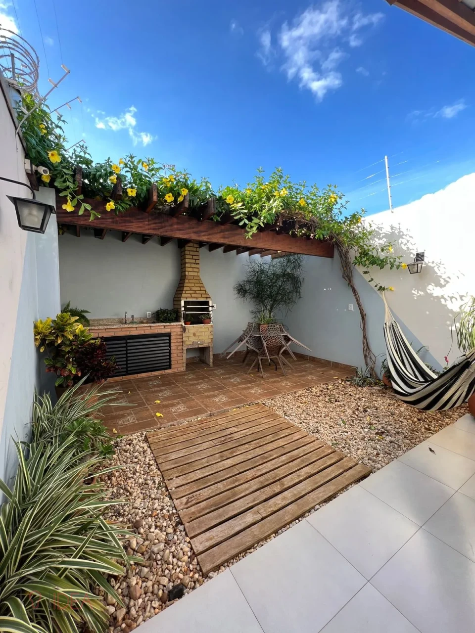 Casa com 2 dormitórios - Jardim Paraná
