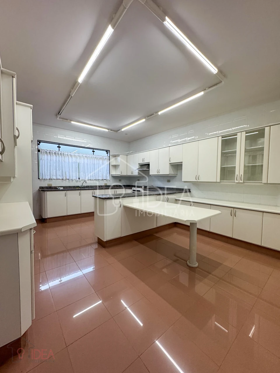 Imagens do imóveis Casa com 3 suítes (sendo 1 master com closet e banheira)  Jardim Europa