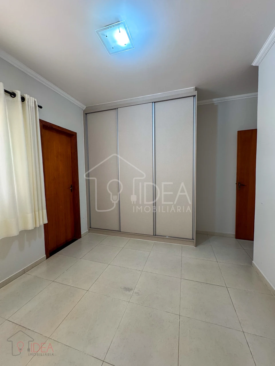 Casa com 3 dormitórios sendo 1 Suíte - Vila Fiuza