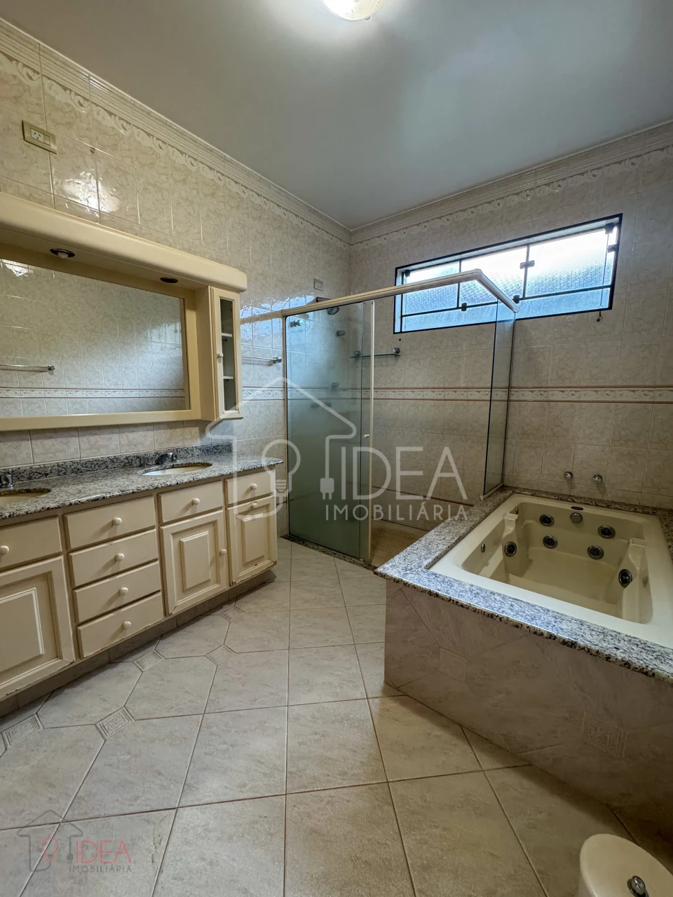 Imagens do imóveis Casa com 3 suítes (sendo 1 master com closet e banheira)  Jardim Europa