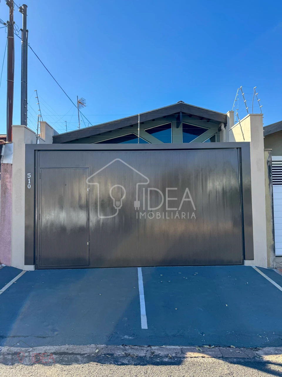 Casa com 3 dormitórios (sendo 1 suíte) Centro