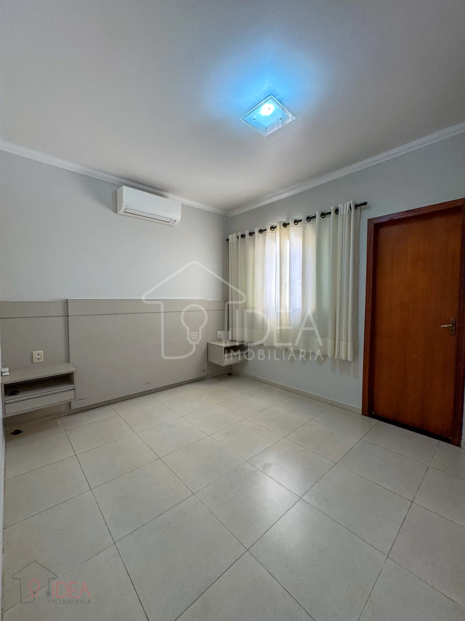 Casa com 3 dormitórios sendo 1 Suíte - Vila Fiuza