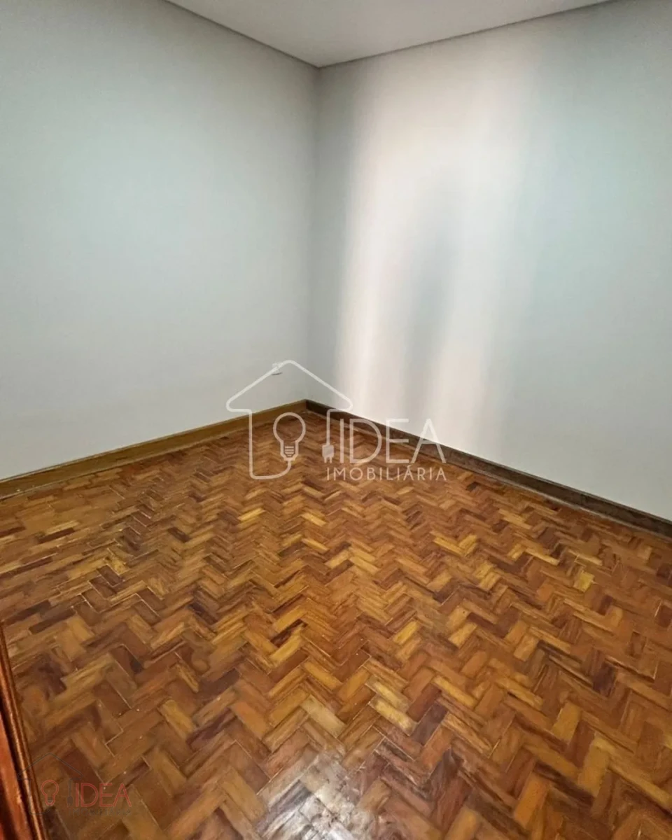 Casa com 3 dormitórios (sendo 1 suíte) centro