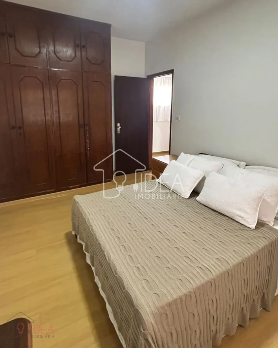 Imagens do imóveis Casa à Venda com 3 Dormitórios e 3 Vagas de Garagem na Vila Central
