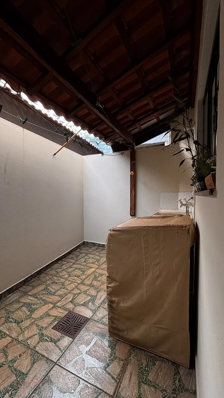Imagens do imóveis Casa com 2 Dormitórios -  Jardim São Nicolau