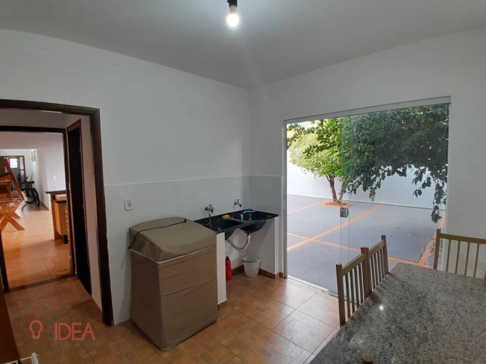 Imagens do imóveis Casa com 4 dormitórios sendo uma suíte -Vila Xavier