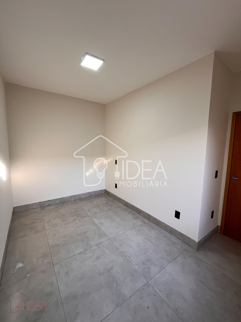CASA COM 2 DORMITÓRIOS E 1 BANHEIRO - VILA SILVESTRE