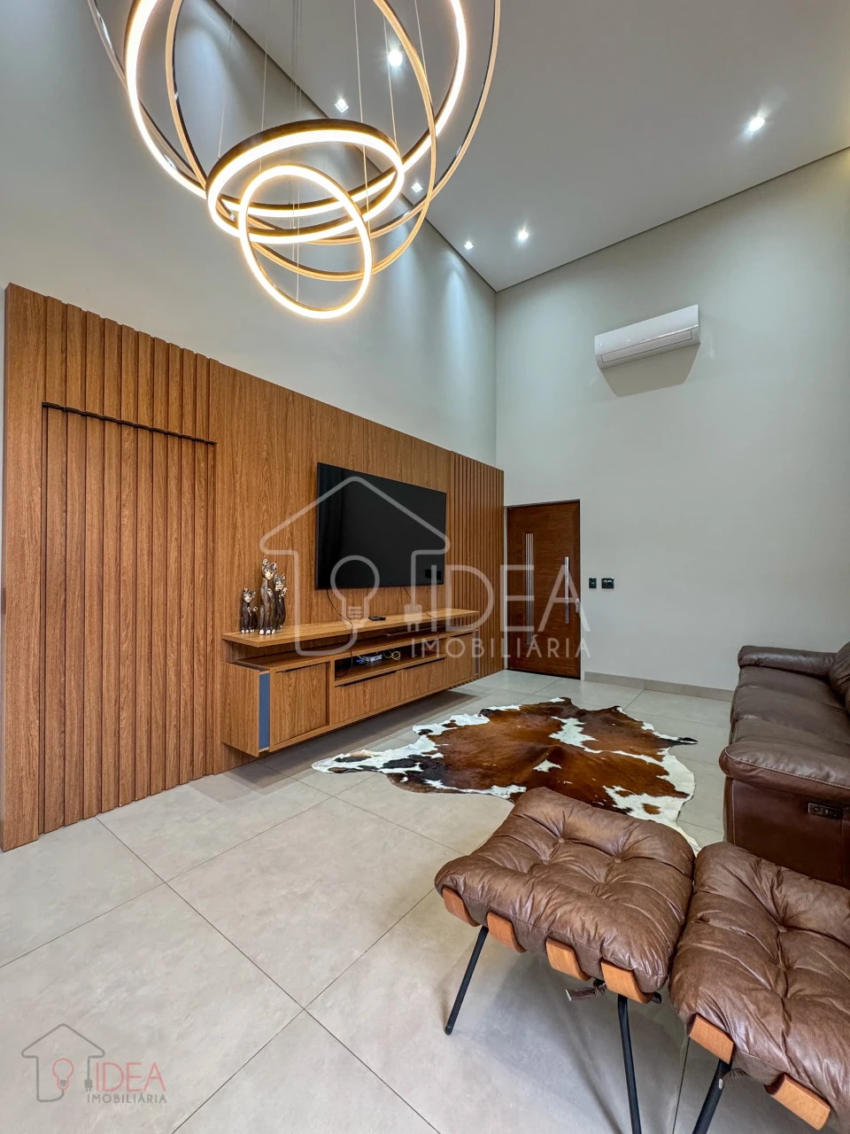 Casa com 3 dormitórios (sendo 2 suíte e 1 com closet) Jardim Valência