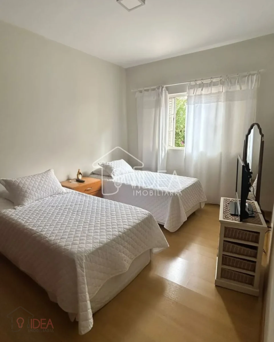 Imagens do imóveis Casa à Venda com 3 Dormitórios e 3 Vagas de Garagem na Vila Central