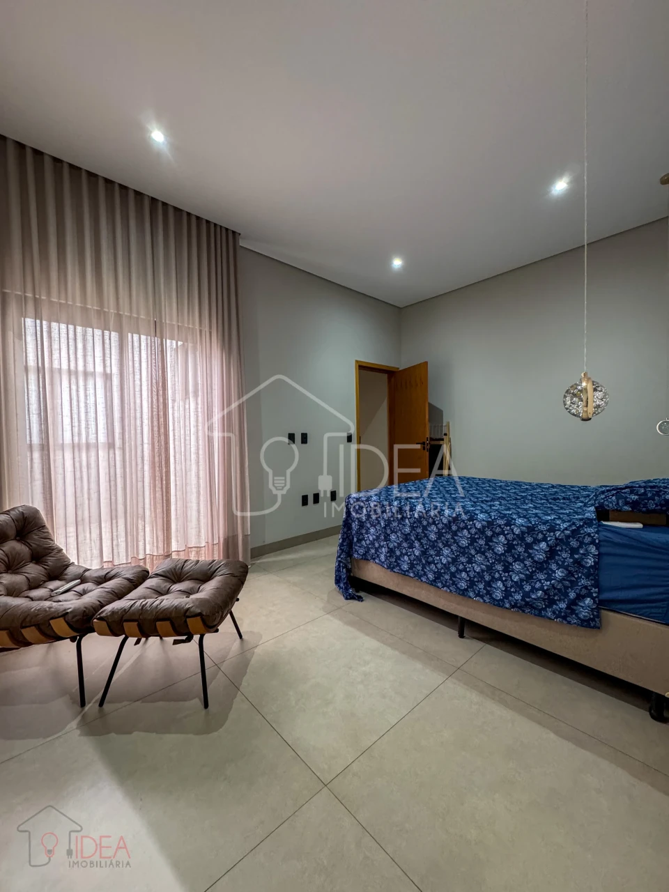 Casa com 3 dormitórios (sendo 2 suíte e 1 com closet) Jardim Valência
