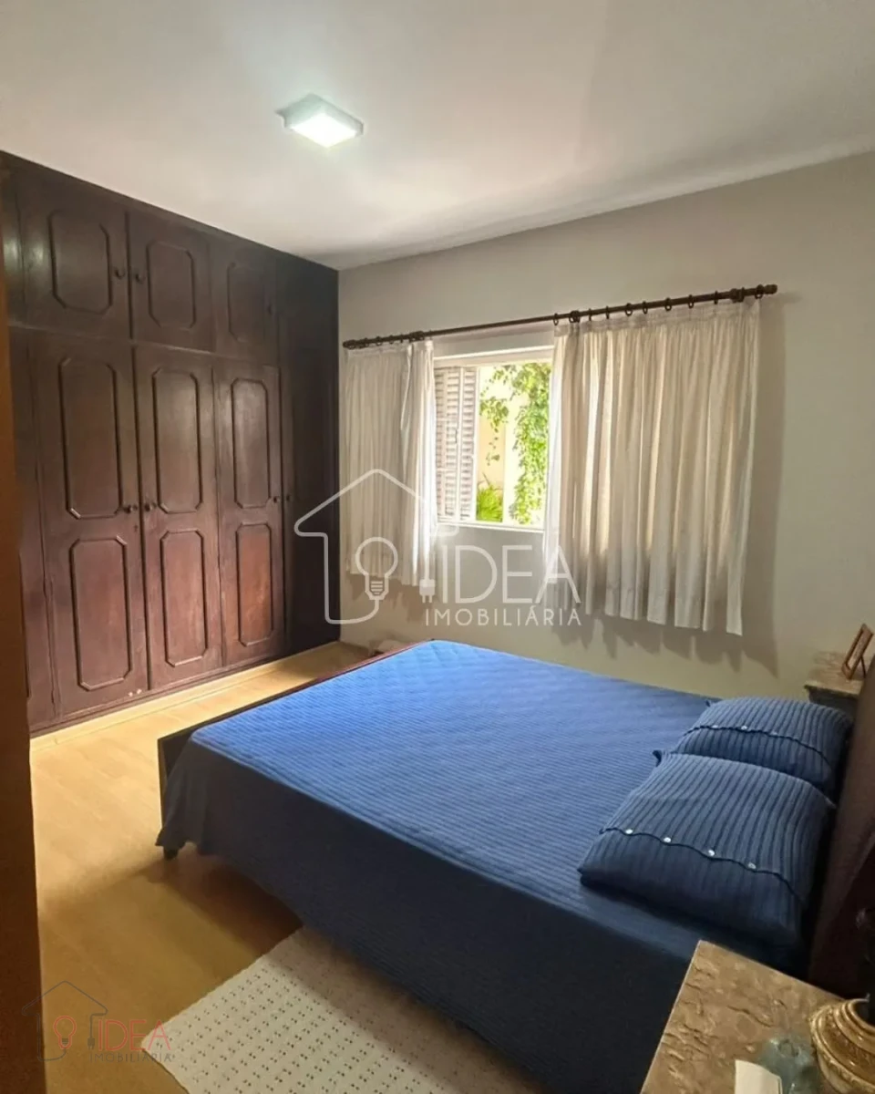 Imagens do imóveis Casa à Venda com 3 Dormitórios e 3 Vagas de Garagem na Vila Central